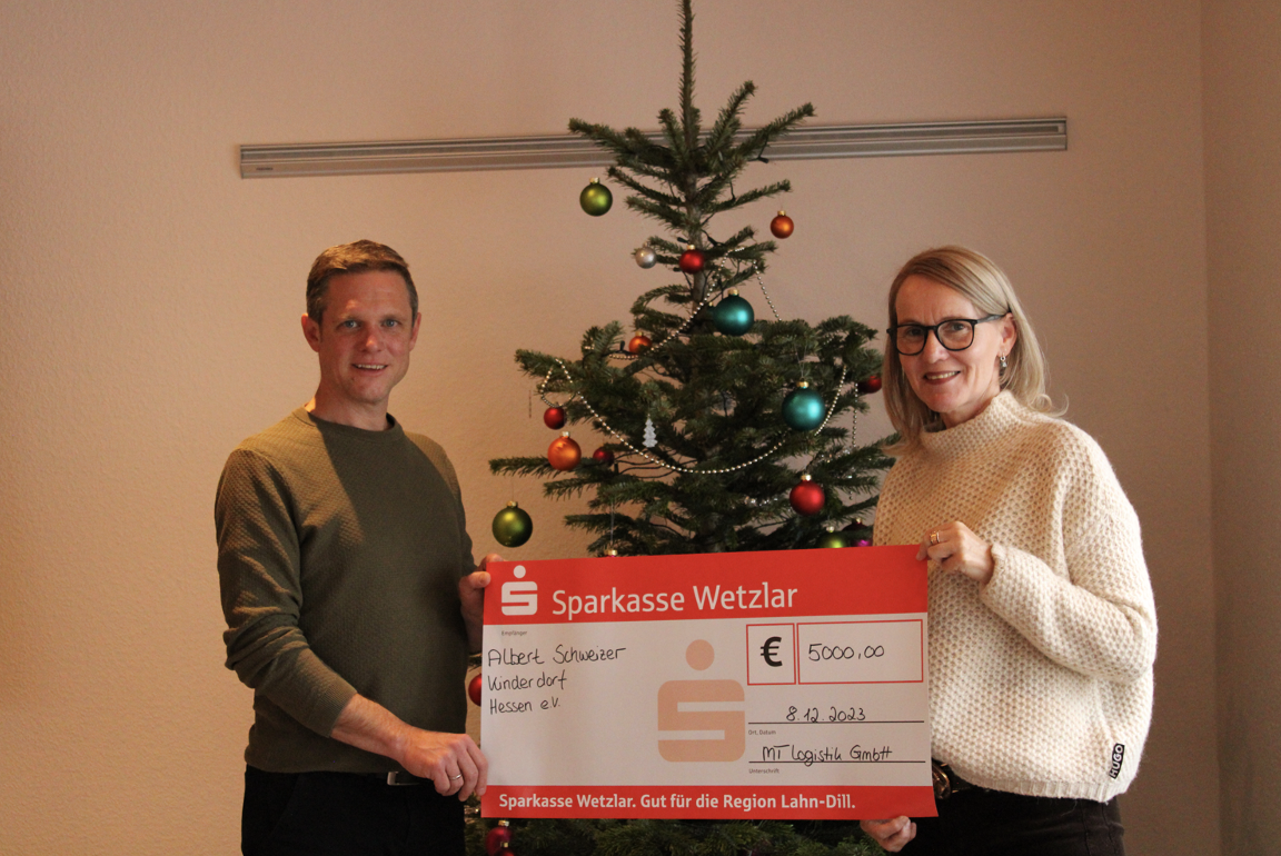 5000 € donation for the Albert Schweitzer Children’s Village in Wetzlar